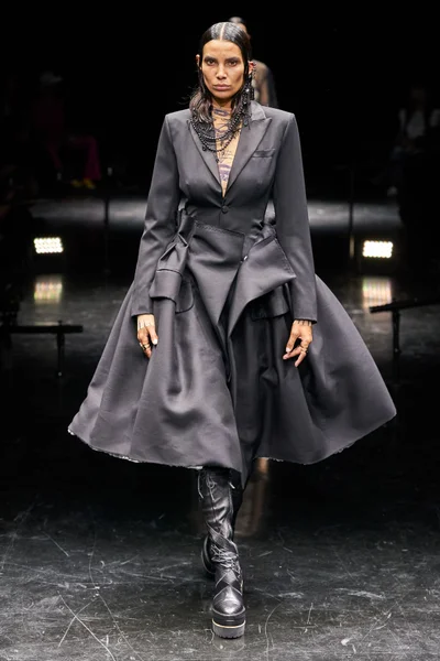 Look 28